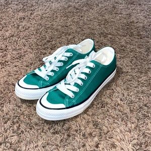 Green tennis shoes size 6 USA and 36 EUR. Good condition